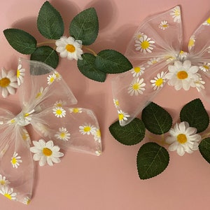 かわいい白いデイジー柄のヘアリボン