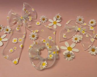 Pretty Daisy Bows and scrunchie set