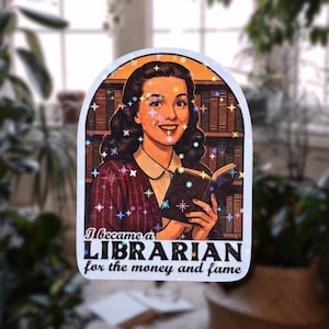 Holograficzna naklejka bibliotekarza – retro zabawna naklejka książkowa | Prezent dla nauczycieli, pracowników biblioteki i miłośników książek z czarnym humorem