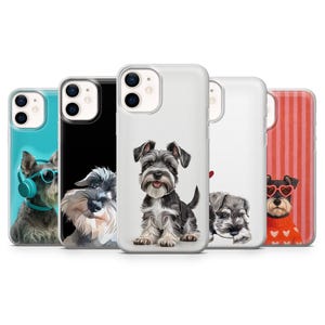 Könnte beinhalten: Eine Sammlung von fünf Handyhüllen mit Schnauzer-Hunde-Illustrationen. Die Hüllen zeigen verschiedene Schnauzer-Designs, darunter eines mit Kopfhörern und Sonnenbrille und ein weiteres mit herzförmiger Brille. Die Hüllen haben eine Vielzahl von Hintergründen.