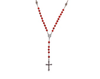 Rose Red Graceful Olive Wood Rozenkrans, Beaded Love Cross Ketting met Maria Jesus Hanger Handgemaakt in Nazareth