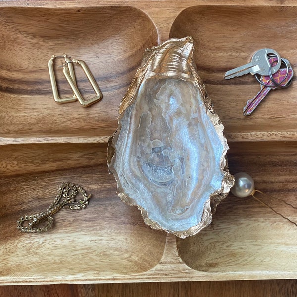 Oyster Accented natural wood tray