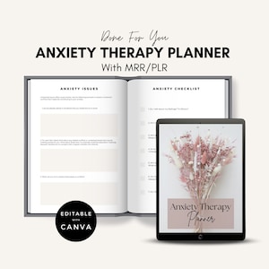 Op de afbeelding: Een digitale planner voor angsttherapie met een roze en wit bloemenontwerp. De planner bevat secties voor angstproblemen en een checklist. De tekst "Anxiety Therapy Planner" staat op de omslag.