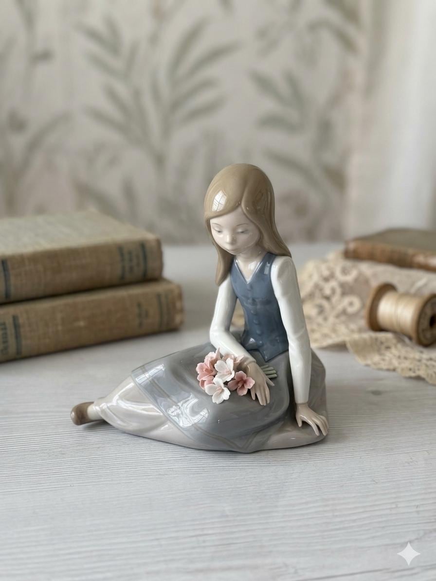 Vintage Lladro Nostalgia Figurine Girl With Flowers #5071
