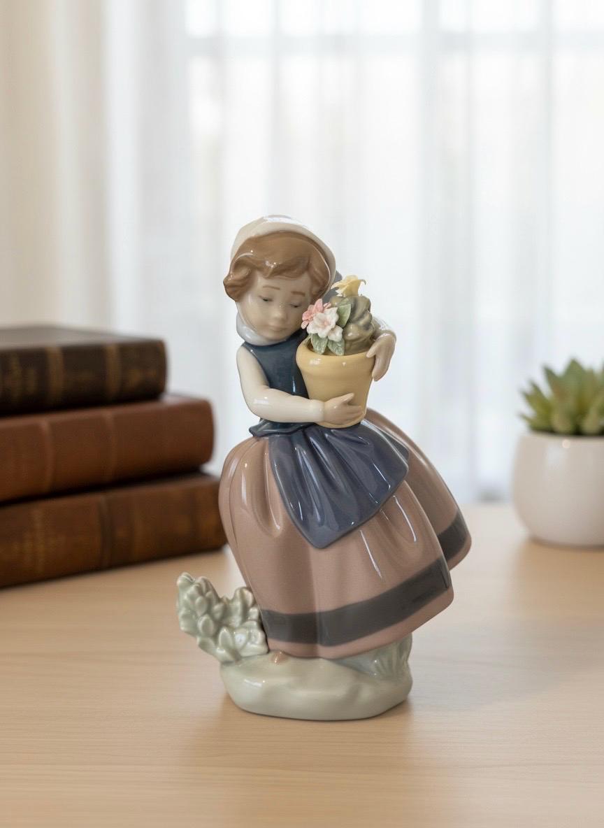 リヤドロ　鉢植えをかかえた少女 LLADRO 植木鉢を持つ少女 【公式通販】
