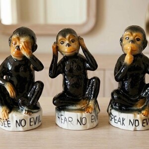 Porcelanowa figurka Trzy Mądre Małpy | Ozdoba Hear See Speak No Evil