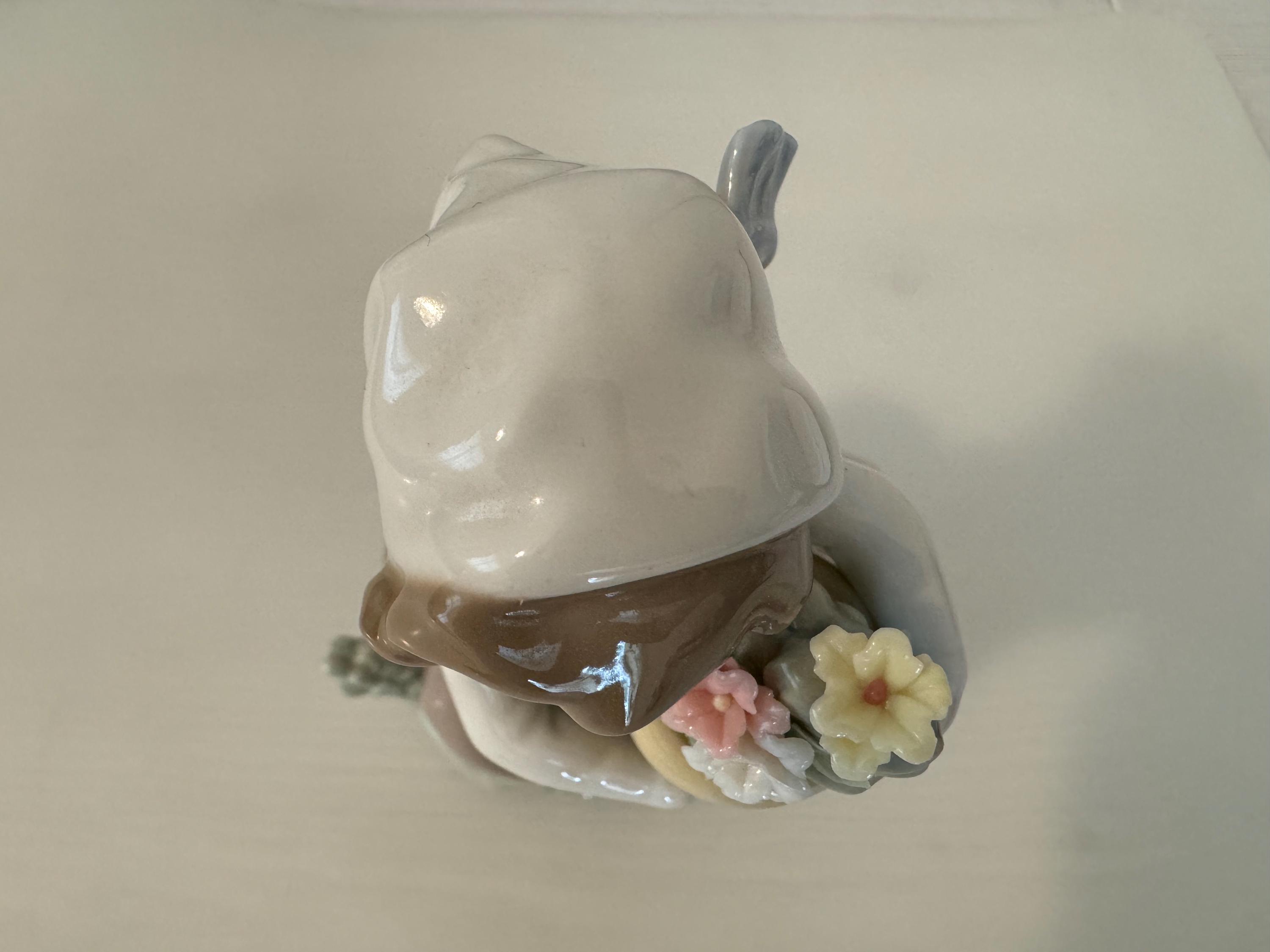 リヤドロ 春が来た 磁器製フィギュア (5223)、植木鉢を持った少女