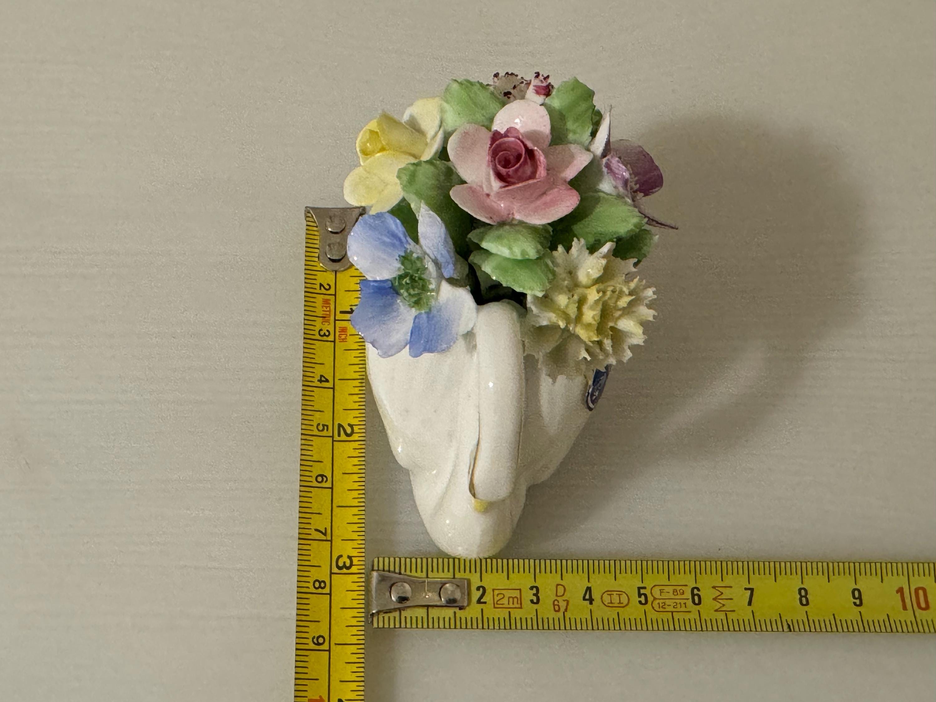 ヴィンテージ ロイヤルドルトン 白鳥の置物、高級ボーンチャイナ製花 
