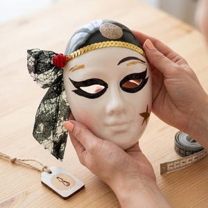 Máscara de Carnaval Veneziana Vintage para Decoração de Parede | Máscara de Cerâmica Pintada à Mão | Item Italiano de Colecionador, Presente de Aniversário ou Natal para Ela/Mãe