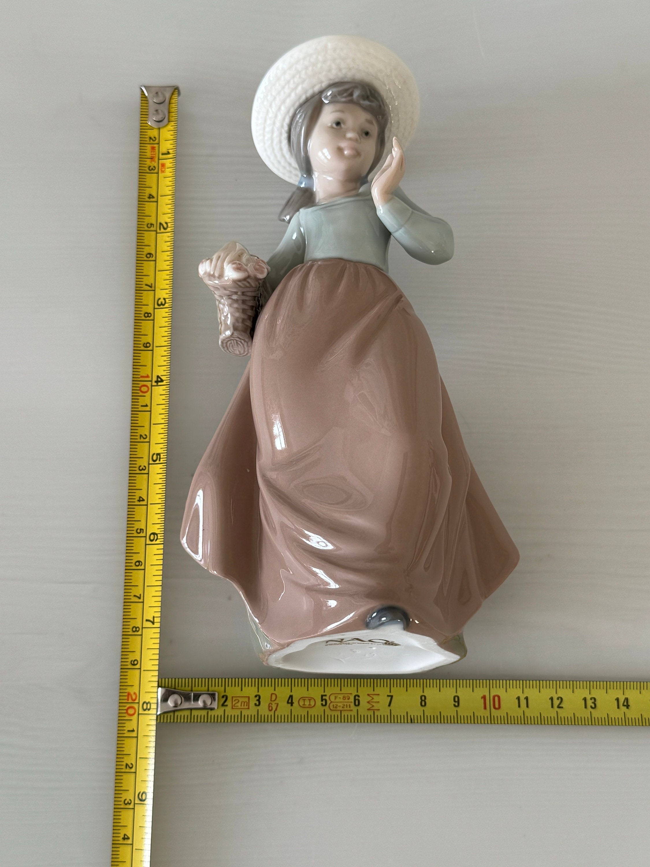 Vintage Lladro NAO “out for a Stroll” 1087 Girl With Flower Figurine ...