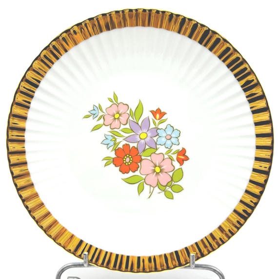 Elegant Vintage Bareuther Waldsassen Plate with Gold Band & Floral Design