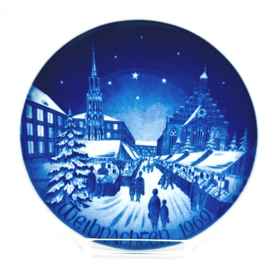Vintage Bareuther Plate - 'Christmas Market Nuremberg 1969 - cobalt blue
