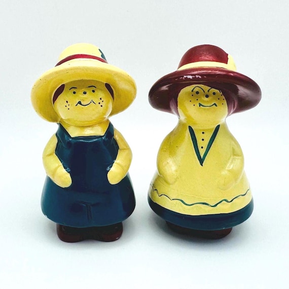 Retro Style Farm couple Salt and Pepper Shakers Set