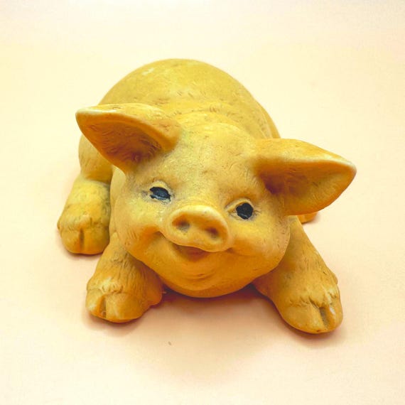 Vintage Russ Smiling Pig Figurine Resin Farm Animal 14137