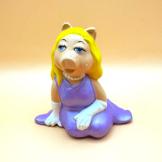 Vintage 1981 Miss Piggy Ceramic Figurine Hand Painted Hobbyist Piece