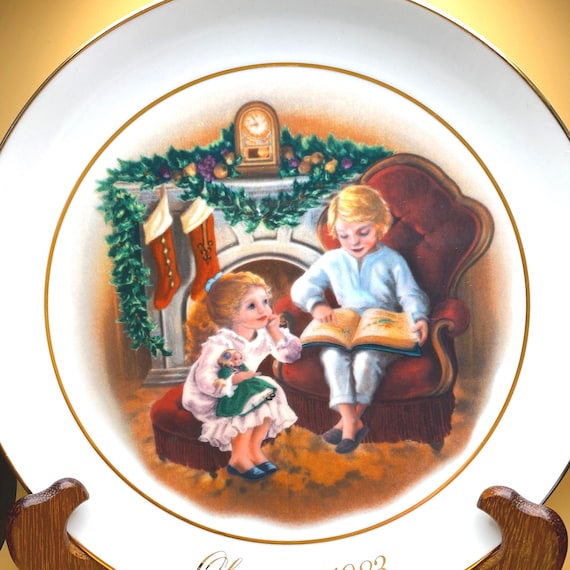 Avon 1983 Christmas Collectible Plate