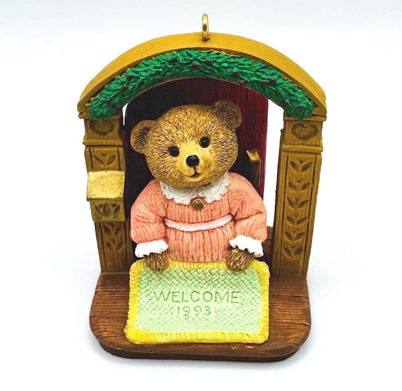 1993 Vintage Hallmark Keepsake Ornament - Mother Bear Welcome Mat - You're Always Welcome