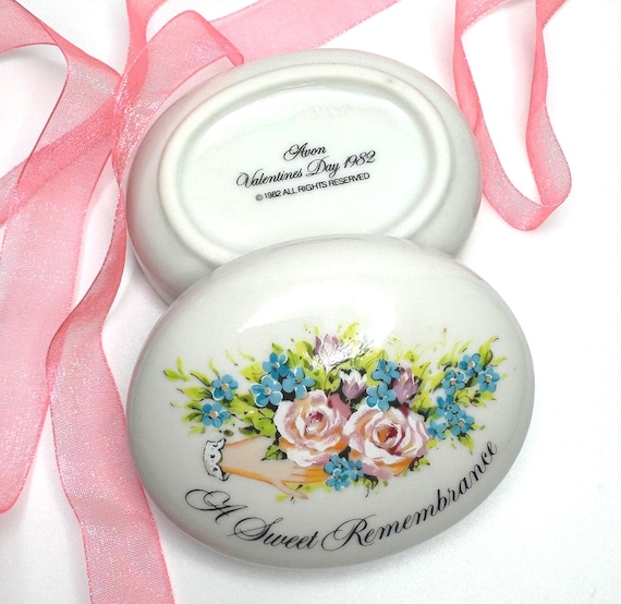 1982 Avon 'A Sweet Remembrance' Trinket Box - Vintage Home Decor - Dresser Decor