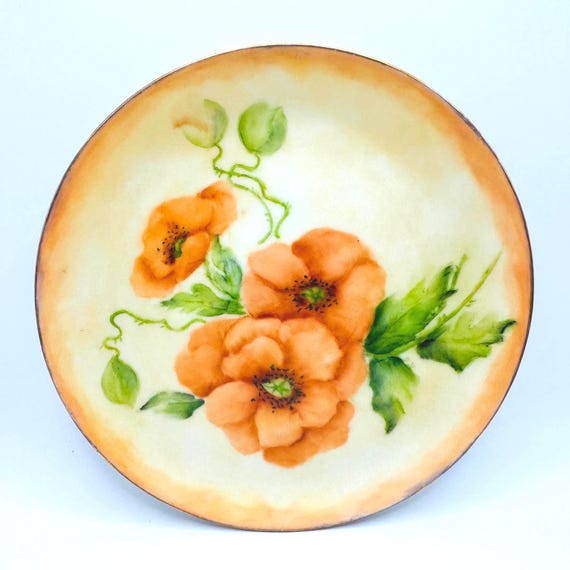 Vintage Peach Floral Decorative Plate: Hand-Painted Gold Hue