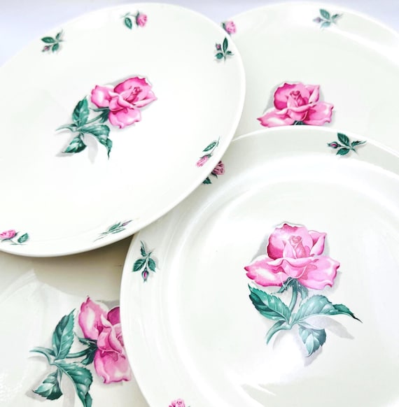 Timeless Elegance: Set of 4 Vintage Rhythm Rose Homer Laughlin Plates