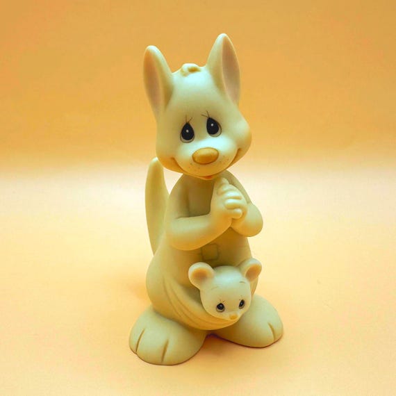 Precious Moments Hello World Kangaroo 1988 Enesco Figurine