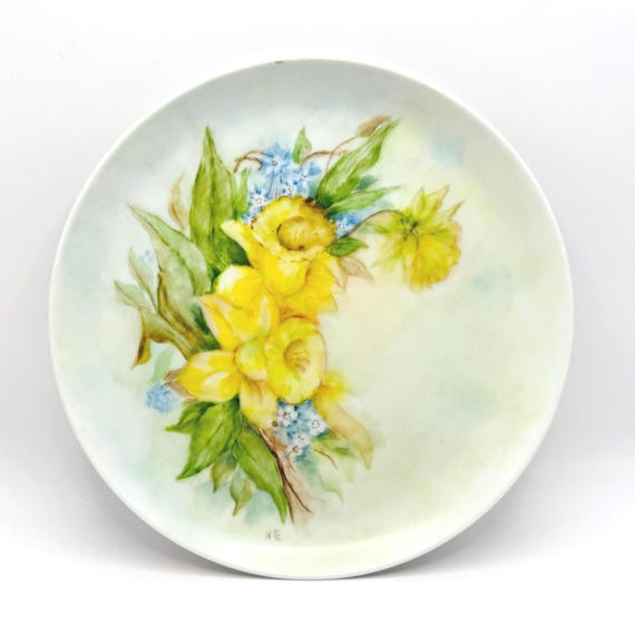 Artist Signed Hand Painted Plate with Daffodils - Vintage Decor