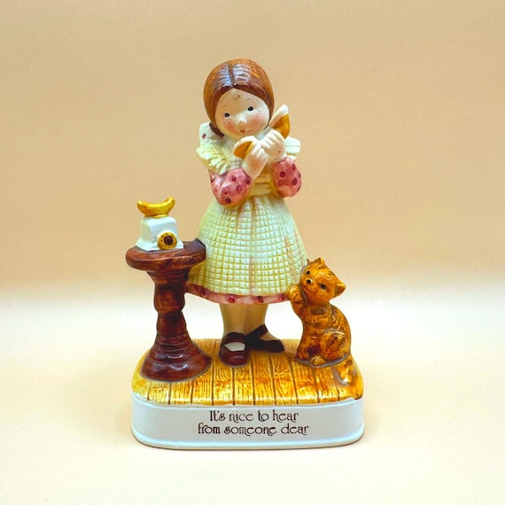 Vintage 1974 Holly Hobbie Figurine WWA Japan Girl With Telephone & Cat