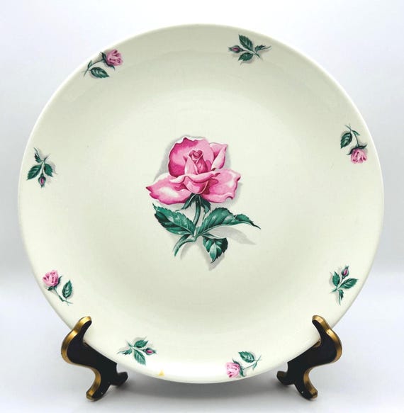 Timeless Elegance: Set of 4 Vintage Rhythm Rose Homer Laughlin Plates