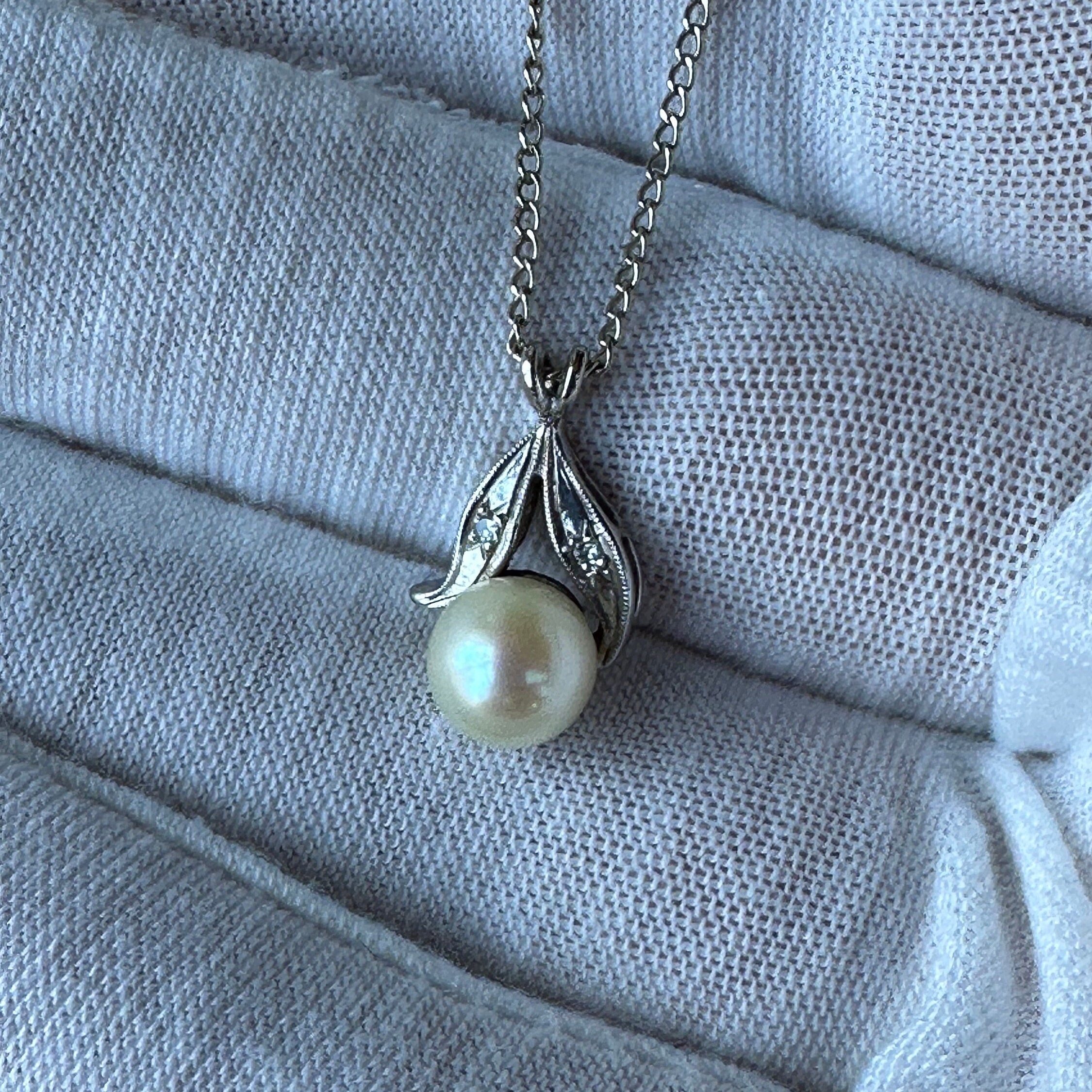 Vintage 14k White Gold Pearl and Diamond Drop Necklace 15