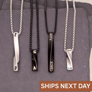 Collar de barra retorcida personalizado para hombre: joyería de plata o negra con grabado personalizado para papá, esposo o novio. Idea de regalo para el Día del Padre.