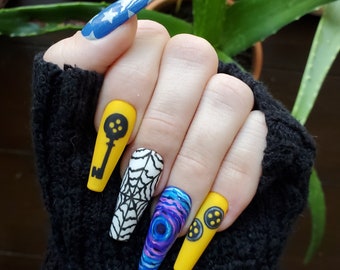 Prensa personalizada de personaje pintado a mano de Halloween en juego de uñas