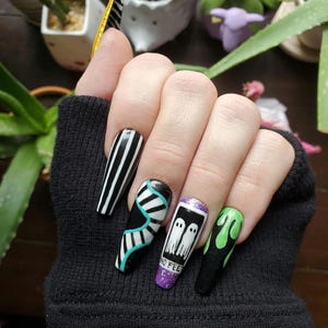 Beetlejuice Inspired Mix n&#39; Match Press On Nail Set
