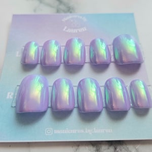 Juego de uñas postizas con cromo, ópalo arcoíris y lavanda
