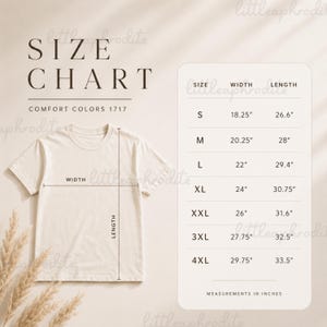Può includere: T-shirt color crema con tabella taglie. La tabella mostra le misure in pollici per le taglie dalla S alla 4XL, inclusi larghezza e lunghezza. Il testo "SIZE CHART" è in alto, con "COMFORT COLORS 1717" sotto.
