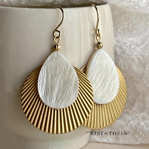 Modern style dangle earrings with naturel Mother-of-Pearl shells and 14k gold-filled wire.