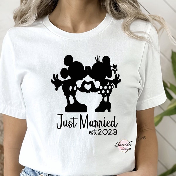 Just married. Est 2023. Mickey/Minnie kissing, heart hands. JPG SVG PNG. Digital file for Cricut and silhouette.