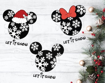 Pode incluir: Três silhuetas de cabeça do Mickey Mouse em preto e branco com flocos de neve e o texto "Let it snow" abaixo de cada uma. A cabeça do Mickey Mouse à esquerda tem um chapéu de Papai Noel vermelho. A cabeça do Mickey Mouse no meio tem um laço vermelho. A cabeça do Mickey Mouse à direita não tem decorações adicionais.