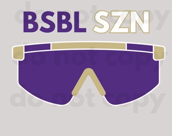 Op de afbeelding: Een grafisch ontwerp met de tekst "BSBL SZN" in gouden en witte letters. Onder de tekst bevindt zich een paar paarse zonnebrillen met een gouden montuur.