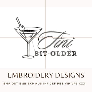 Könnte beinhalten: Ein schwarzes und weißes Stickmuster mit einem Martini-Glas mit Olive und Strohhalm, mit dem Text "Just a Bit Older" in einer kursivschrift.