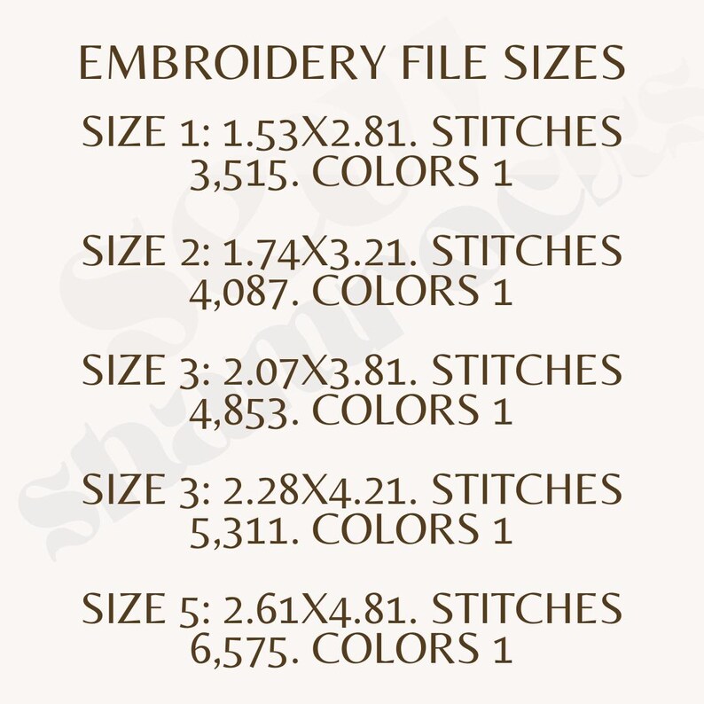 Pu&ograve; includere: Testo su sfondo beige che elenca le dimensioni dei file di ricamo. La taglia 1 &egrave; 3,89x7,14 cm con 3.515 punti. La taglia 2 &egrave; 4,42x8,15 cm con 4.087 punti. La taglia 3 &egrave; 5,26x9,68 cm con 4.853 punti. La taglia 3 &egrave; 5,79x10,7 cm con 5.311 punti. La taglia 5 &egrave; 6,63x12,22 cm con 6.575 punti.