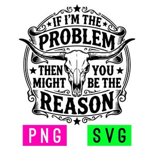 Può includere: Grafica in bianco e nero con un teschio di toro con lunghe corna e il testo: "Se il problema sono io, allora potresti essere tu la ragione". Sotto, le parole "PNG" in un rettangolo rosa e "SVG" in un rettangolo verde.