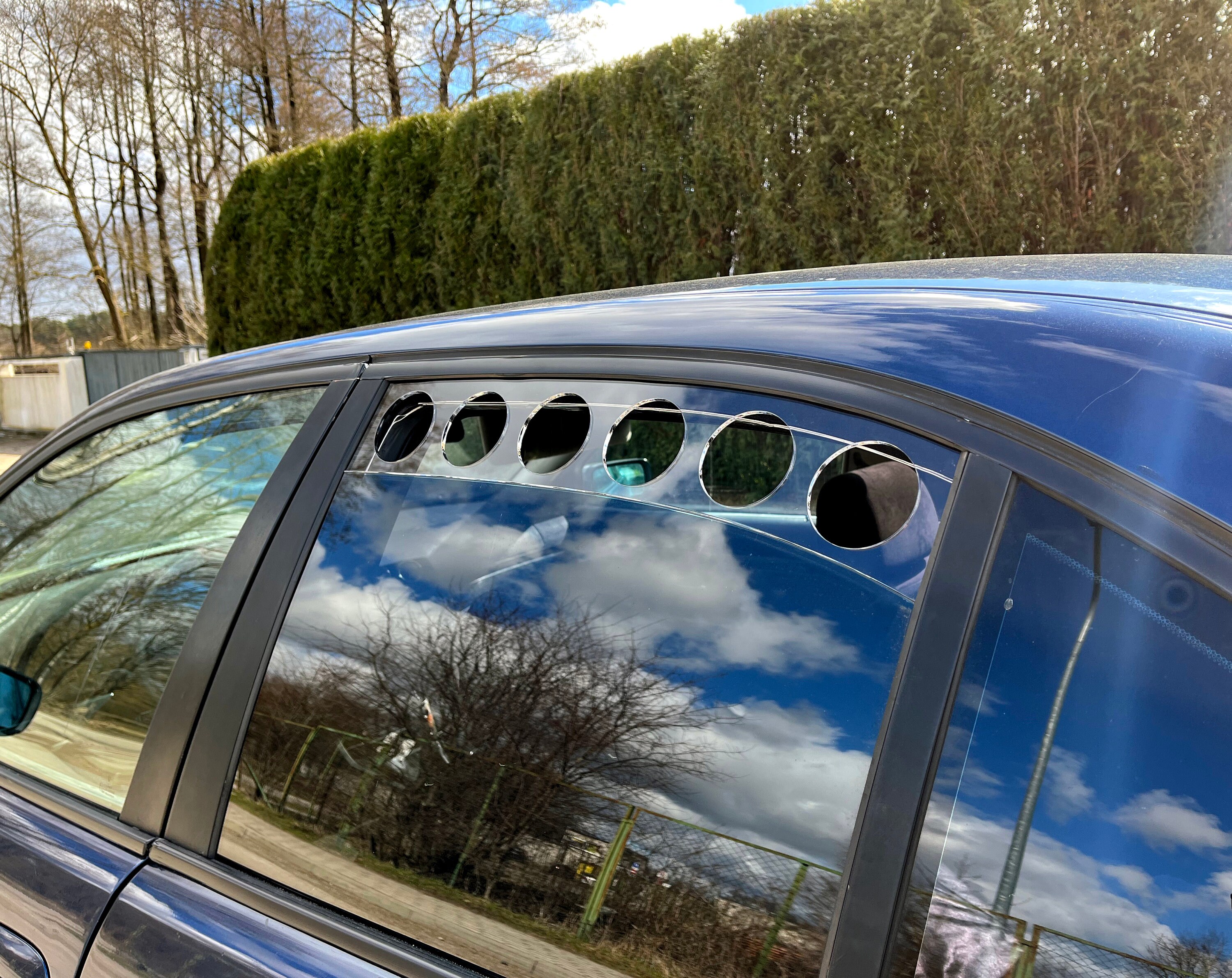 W124 Mercedes Benz Classe E Style d'aération de fenêtre personnalisé pour  dérive de ventilation BMW Acrylique Transparent Berline Tuning de voiture 2  pièces Sécurité pour chien -  France