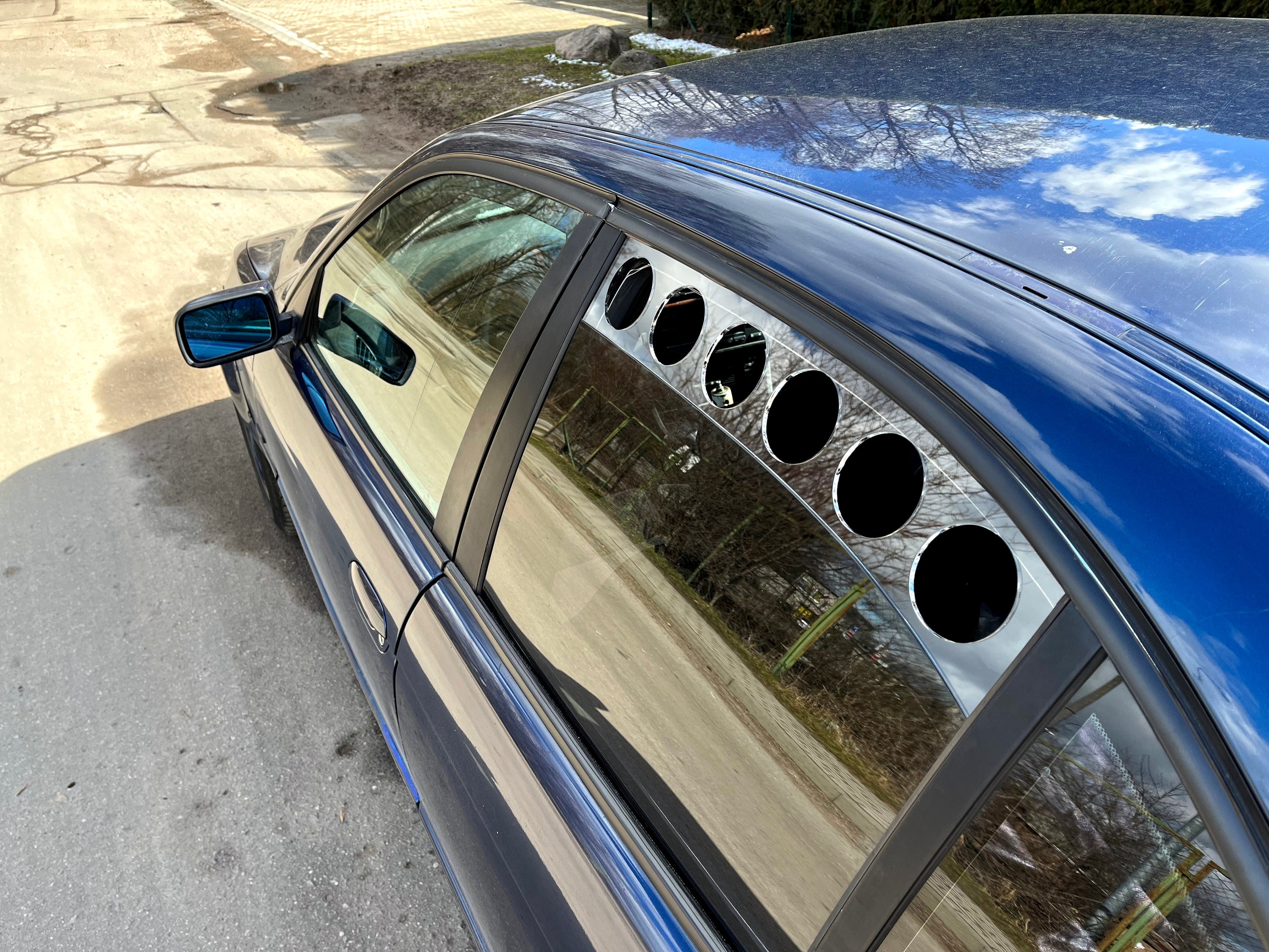 W124 Mercedes Benz E Class Custom Window Vents Style for Ventilation Drift  BMW Acrylic Transparent Sedan Car Tuning 2 Pieces Dog Safety 