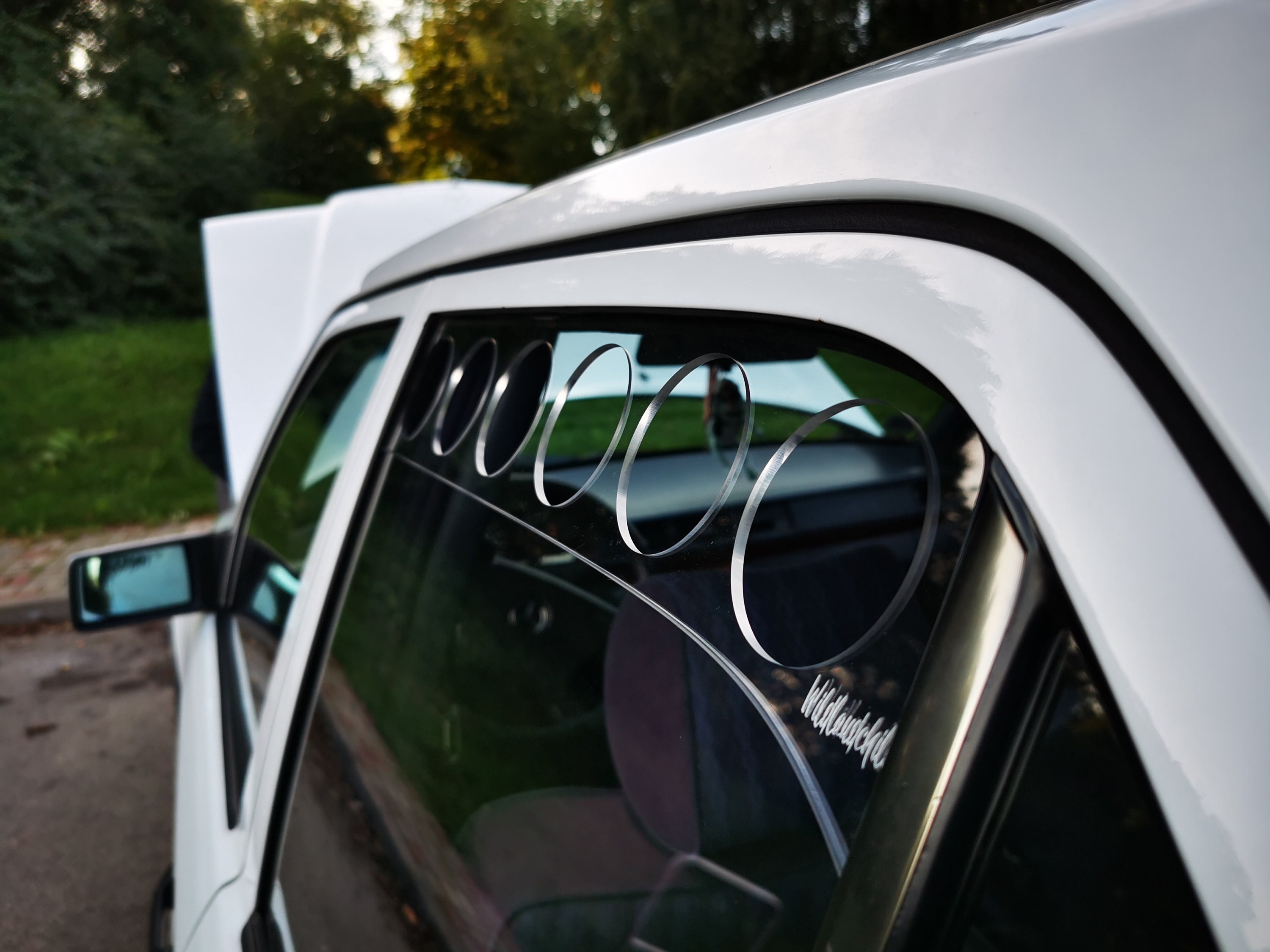 W124 Mercedes Benz E Class Custom Window Vents Style for Ventilation Drift BMW  Acrylic Transparent Sedan Car Tuning 2 Pieces Dog Safety 
