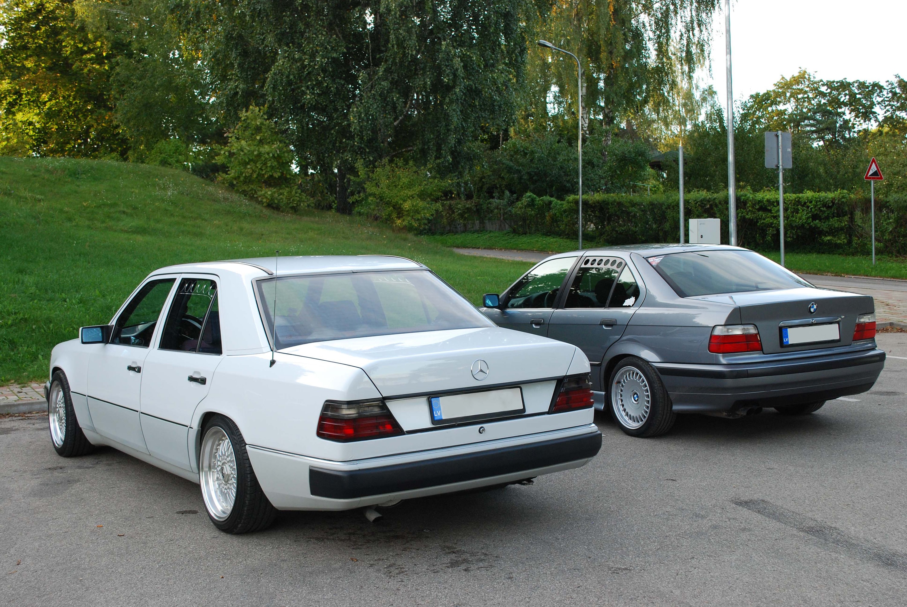 W124 Mercedes Benz Classe E Style d'aération de fenêtre personnalisé pour  dérive de ventilation BMW Acrylique Transparent Berline Tuning de voiture 2  pièces Sécurité pour chien -  France