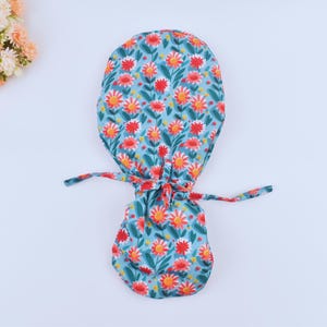 Chamomile Floral Ponytail Scrub Cap for Women, Flower Euro Scrub Cap, Surgical scrub hat for women, Summer scrub cap, Satin lined scrub cap.