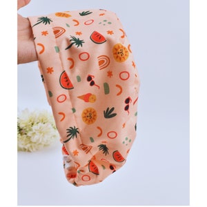 Beach Party Euro Scrub Cap für Frauen, chirurgische Sommerkappe mit Satinfutter-Option, Peelingkappen für Frauen im Euro-Stil, seidengefütterte Peelingkappe.