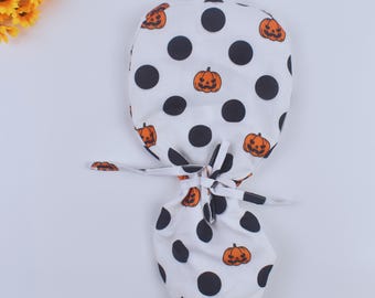 Czepek chirurgiczny z kucykiem w kształcie dyni na Halloween: bawełniany czepek chirurgiczny z satynową podszewką