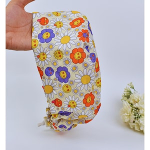 Smiley Daisy Scrub Cap: Retro Floral Cotton Nurse Hat