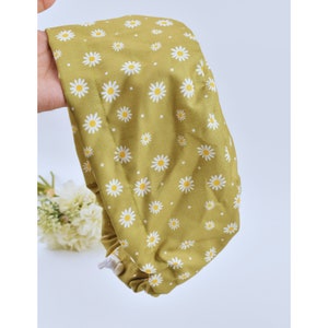 Daisy Floral Euro Scrub Cap: Women&#39;s Surgical Hat, Satin Lined Option